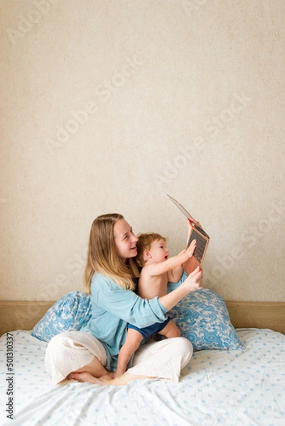Obraz Mother try to work online with her laptop but little baby prevent it