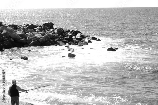 Obraz pescatore mare tempesta scogli