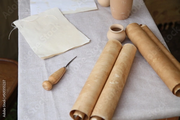 Obraz Pergamena con calamaio e penna