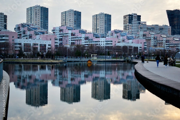 Obraz The city park with a pond