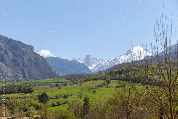 Obraz View of the "Naranjo de Bulnes" peak from Poo de cabrales,  Spain