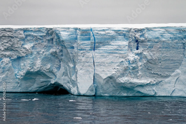 Obraz Antartica - Tabular Iceberg in Bransfield Strait