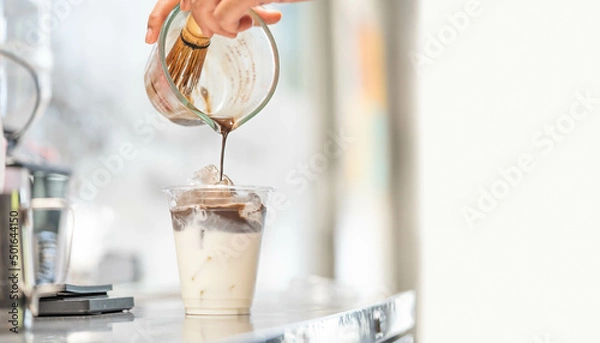 Obraz Barista make iced Hojicha milk latte.Food menu beverage in Tokyo Japan.Delicious milk tea Hojicha latte..Homemade ice tea.Japanese tea which uses roasted tea leaves.tasty drink.milk latte.Cafe menu.