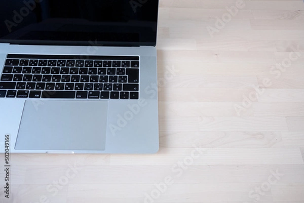 Fototapeta デスクに置かれたノートパソコン