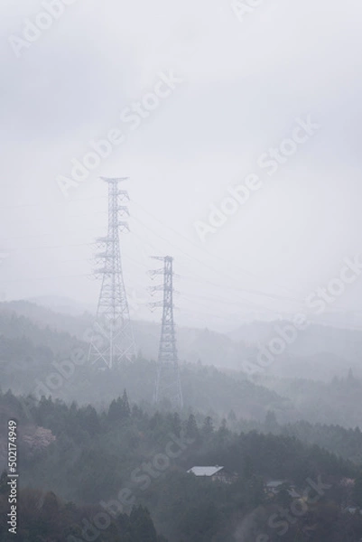 Obraz 霧の中の鉄塔