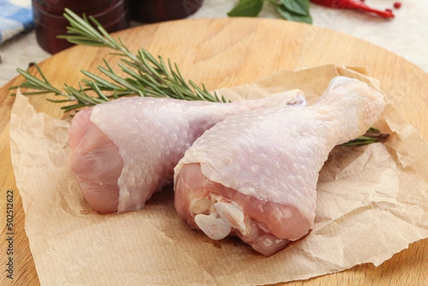 Obraz Raw chicken leg over board