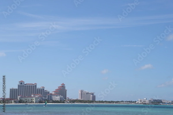 Obraz Shoreline of Goodman's Bay Beach in Nassau, Bahamas. The beautiful coastline of Goodman Bay is frequented by families with children and water sports enthusiasts. In the background the beautiful resort