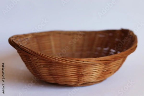 Obraz koszyk na białym tle