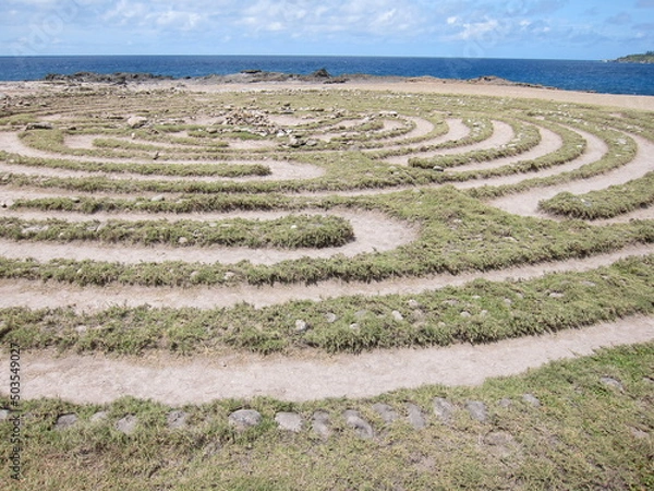 Obraz Dragon's teeth labyrinth at Makaluapuna Point, Kapalua, Maui, Hawaii. A circular labyrinth made of grass and small rocks.