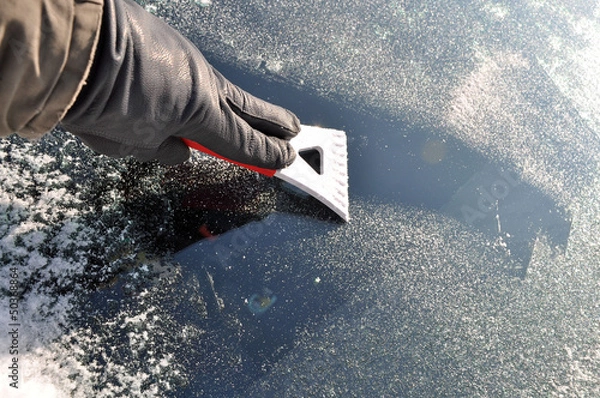 Obraz Eiskratzen an der Windschutzscheibe