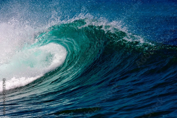 Obraz giant waves in blue ocean