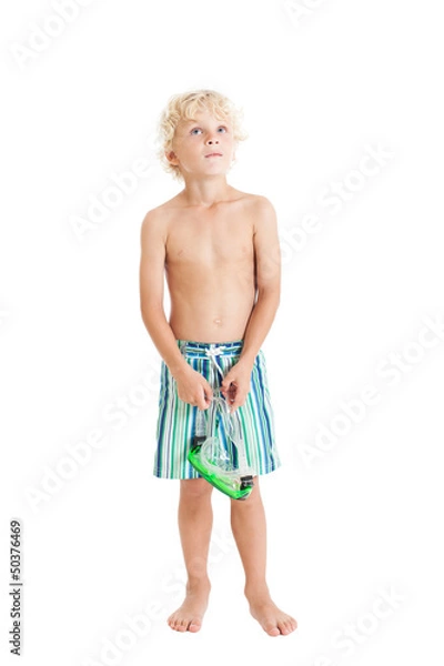 Obraz Мальчик в плавках с маской в руках смотрит вверх