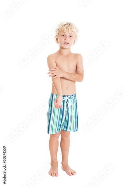 Obraz Кудрявый мальчик блондин в плавательных шортах