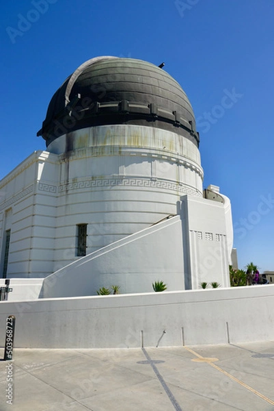 Obraz exterior of Griffith Observatory on bright sunny day