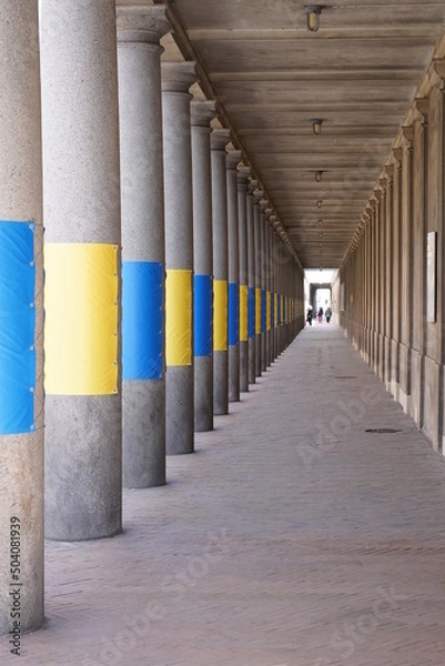 Obraz Passage with columns and colorful panels with the colors of the Ukrainian flag