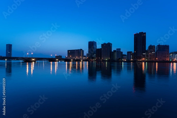 Obraz 夜景と街と川