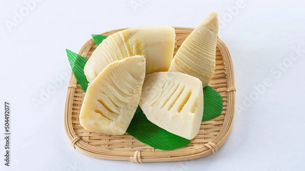 Fototapeta 皮を剥いて茹でたタケノコ