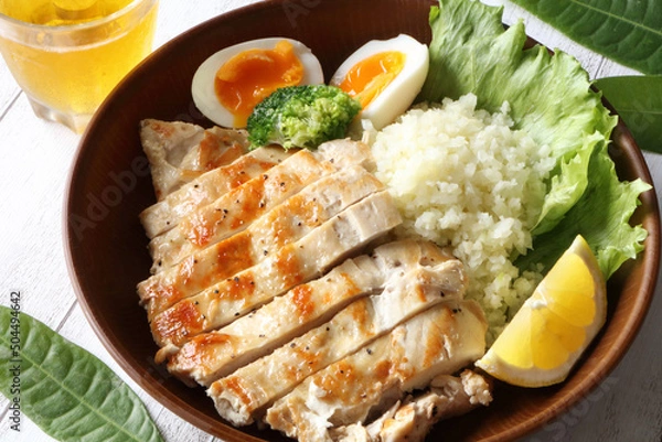 Obraz 高タンパクでローカロリーなヘルシーチキンプレート