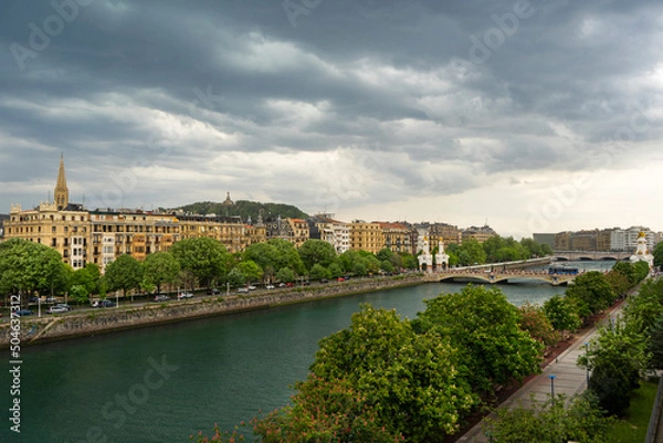 Fototapeta Vista de Donostia-san Sebastián desde el río Urumea, Gipuzkoa