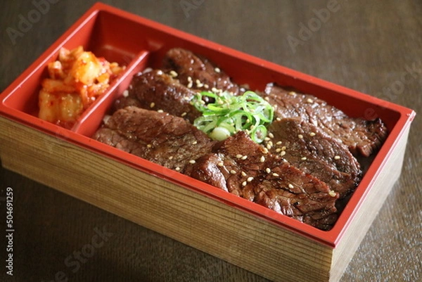 Obraz 美味しそうなハラミ弁当（タレ味）