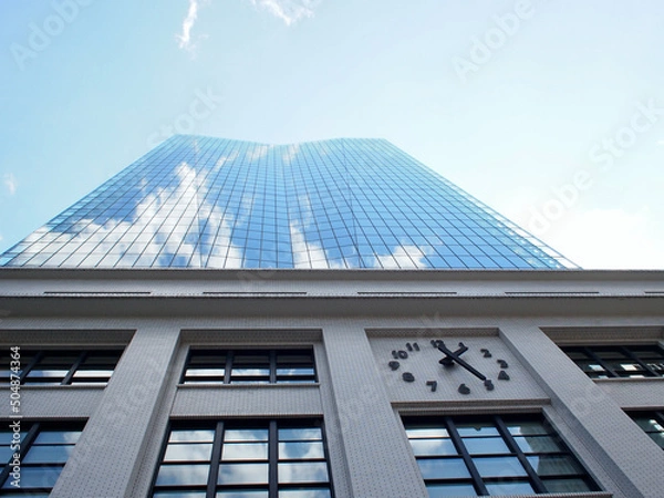 Obraz ビルに反射する雲