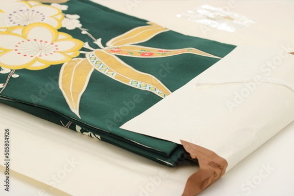 Obraz 和服を畳んで和紙に保管