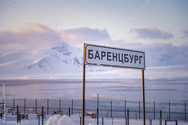 Obraz Barentsburg, Spitsbergen during winter time, Svalbard