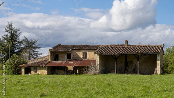Fototapeta Old country house, in the middle of the fields, on a beautiful sunny spring day