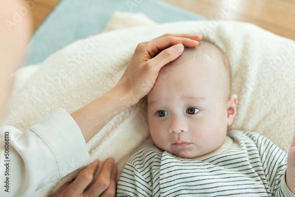 Fototapeta 体調が悪い赤ちゃん