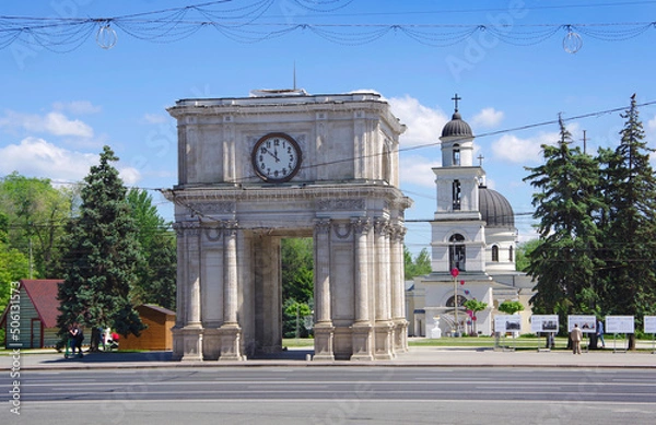 Fototapeta Moldova. Kishinev. 05.20.2022. View of the Arc de Triomphe and the Cathedral of the Nativity in the city center.