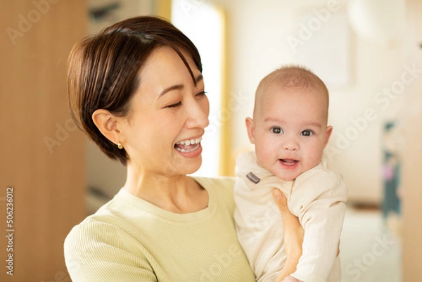 Obraz 赤ちゃんと母親のポートレート