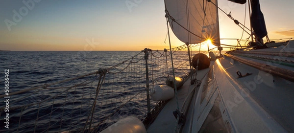 Fototapeta Zmierzch na pokładzie żaglówki