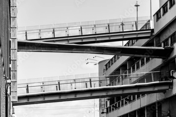 Obraz bridge between two buildings