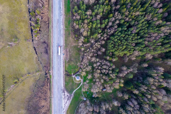 Obraz above the road