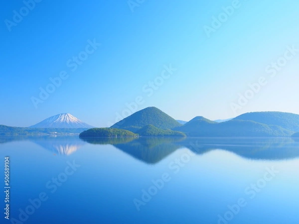 Obraz 北海道の絶景 春の洞爺湖と羊蹄山リフレクション