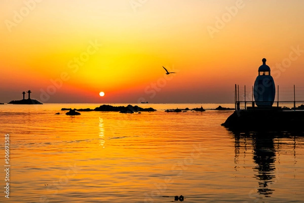 Fototapeta 젖병등대일출