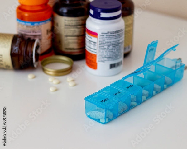 Obraz pills and bottle