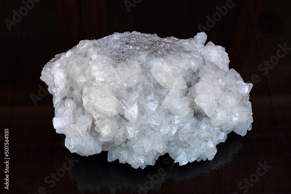 Fototapeta View of colemanite mineral (bor, boron, borax, ulexite). It is a borate mineral found in evaporite deposits of alkaline lacustrine environments. It is a secondary mineral that forms.