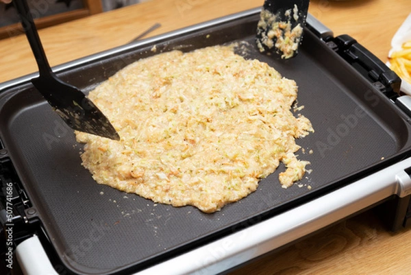 Fototapeta ホットプレートでもんじゃ焼き　ホームパーティー