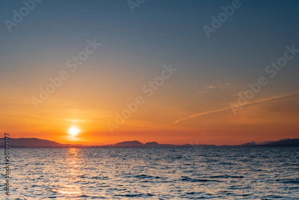 Obraz 一日の始まり　煌めく湖面