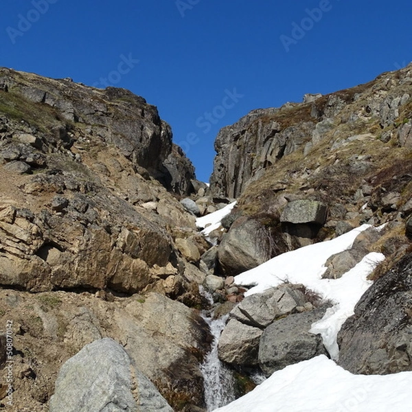 Fototapeta between mount Tasiugaq and Qaqqarsuaq