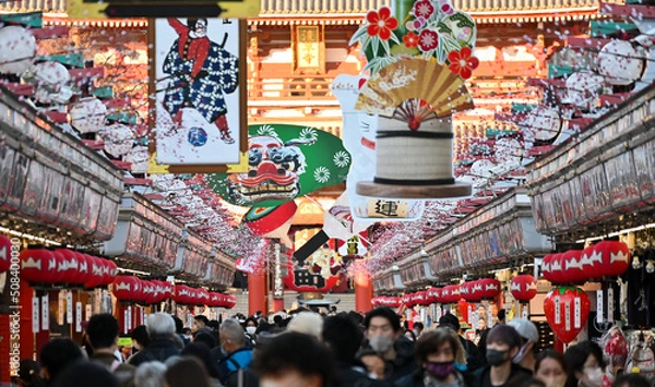 Obraz 浅草寺の初詣とたくさんの人