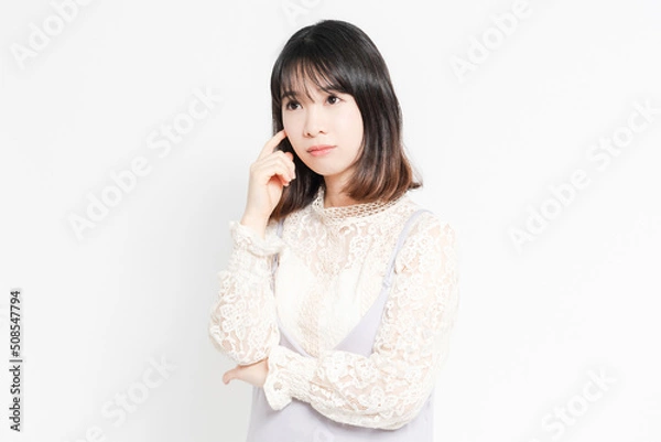 Fototapeta 考え事をしている若い女性