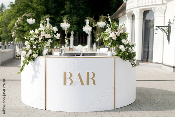 Obraz Bar counter decorated with flowers at a wedding party