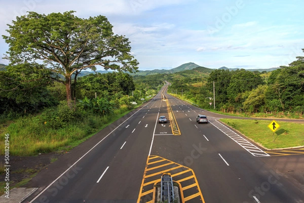 Obraz A typical section of the Pan-American Highway in Panama
