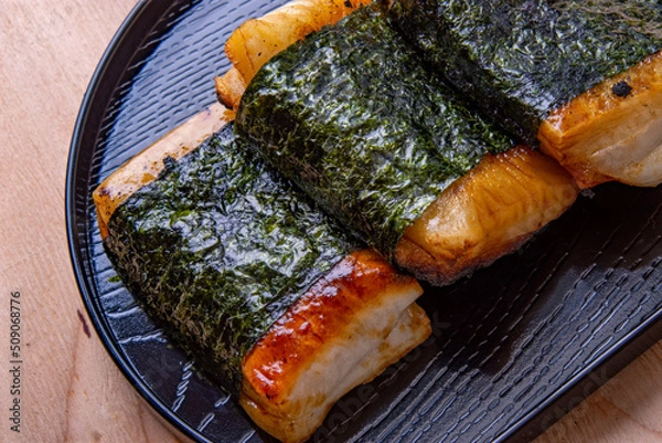 Obraz しょうゆで味付けした磯辺餅