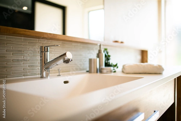 Obraz 洗面化粧台　水道　水回り　朝　新居