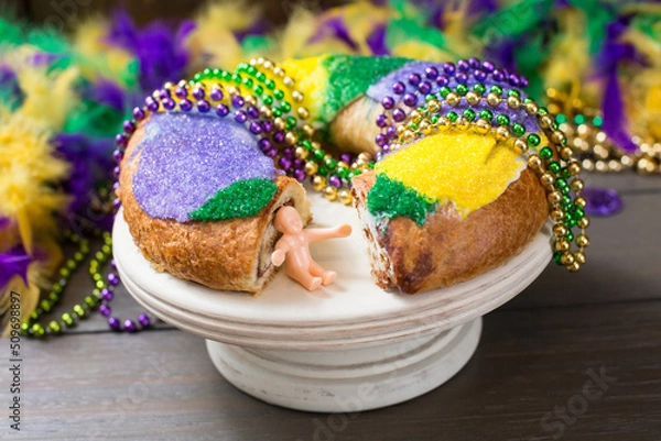 Obraz King Cake on a Wood Stand