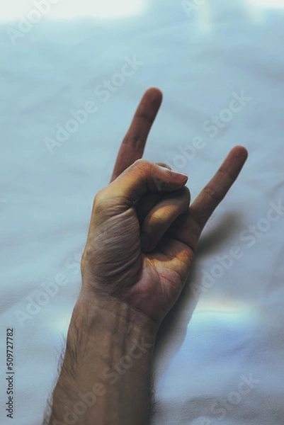 Obraz Mano con reflejo de arcoíris