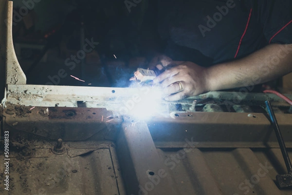 Obraz The mechanic is checking the engine.